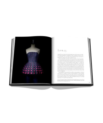 Livre Dior by Raf Simons Véritable concentré